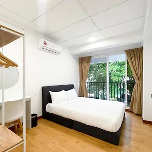  Hotel Lili By The